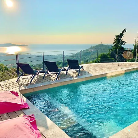 Découvrez La   the View  *